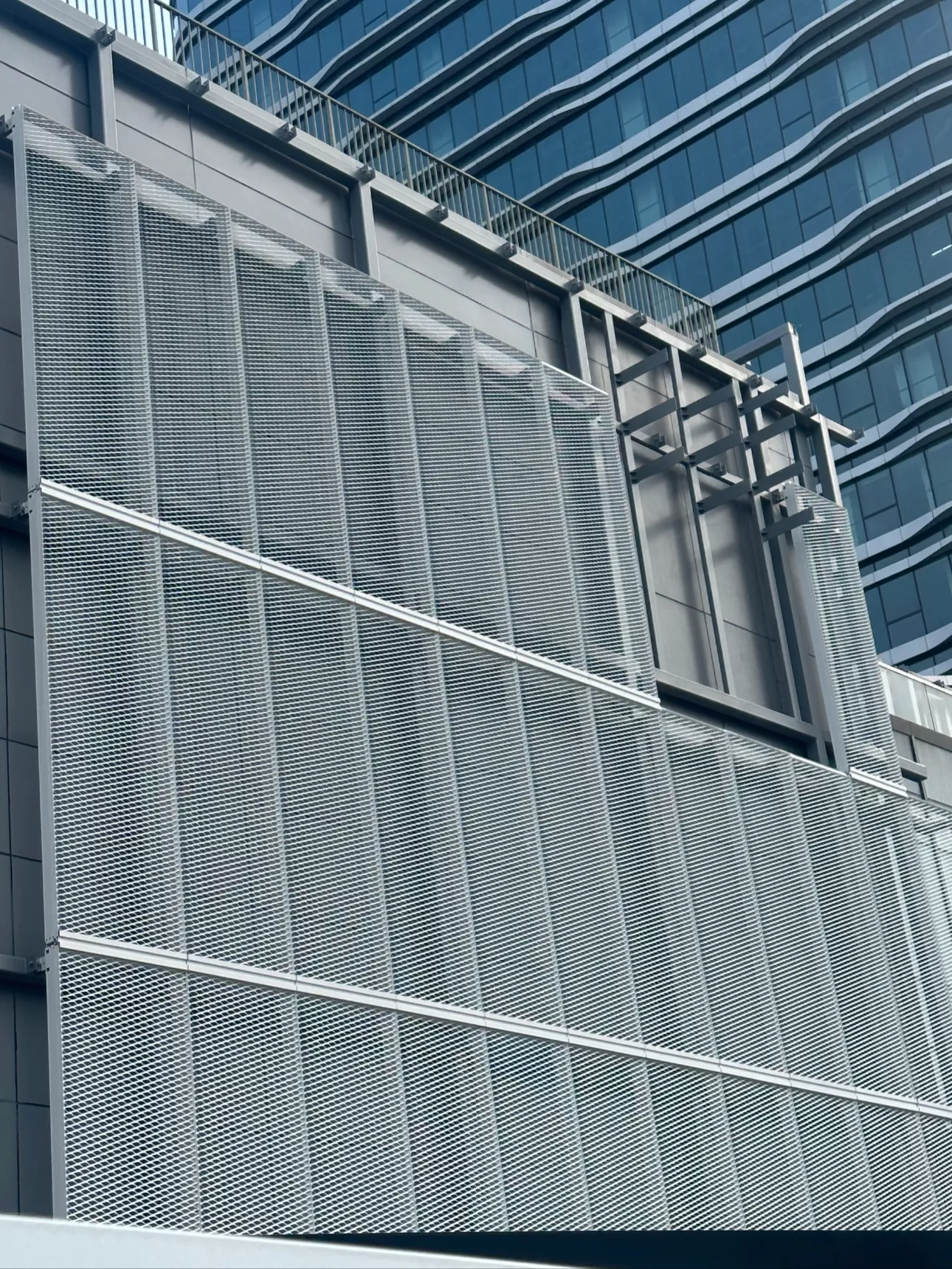 Pull mesh board
