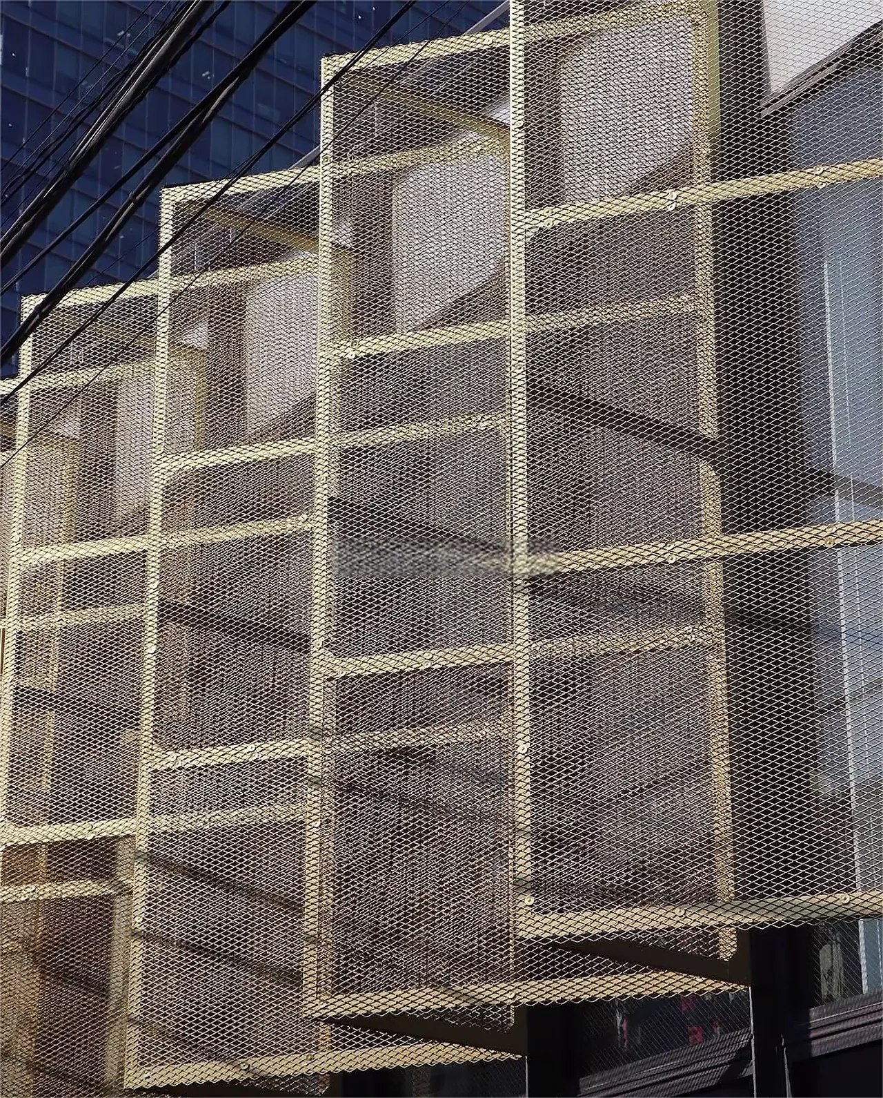 Pull mesh board